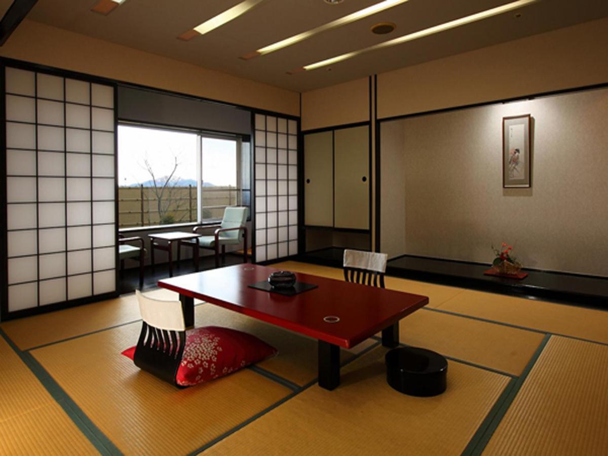 Shinki Hotel Shibukawa Екстериор снимка