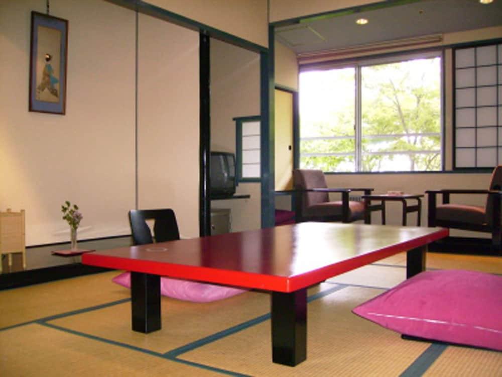Shinki Hotel Shibukawa Екстериор снимка
